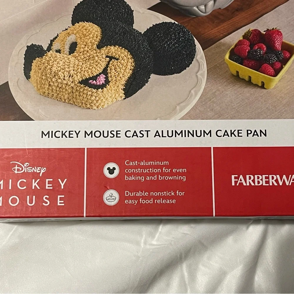 NIB Disney Mickey Mouse cast aluminum 3D cake pan Birthday Party baking
